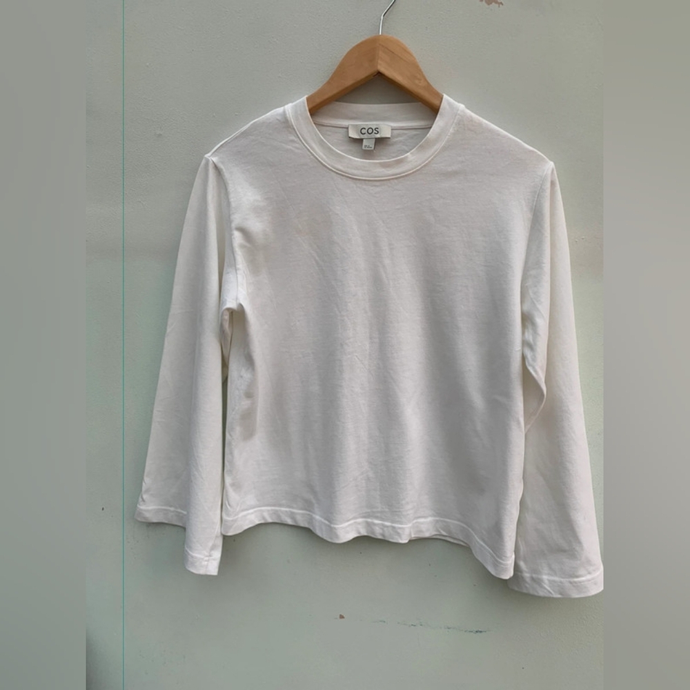 White crew neck long wide sleeve ladies top